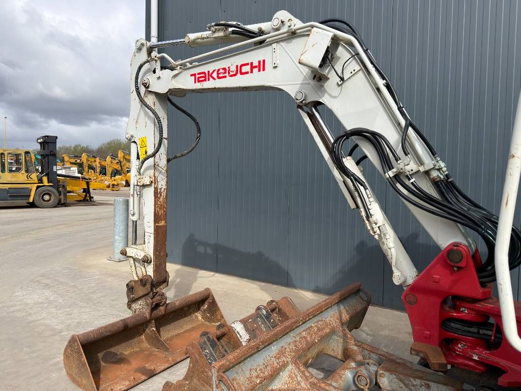 Takeuchi TB230