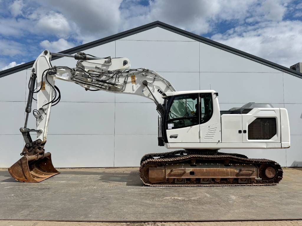 Liebherr R922LC - 2 Buckets Included / Automatic Greasing