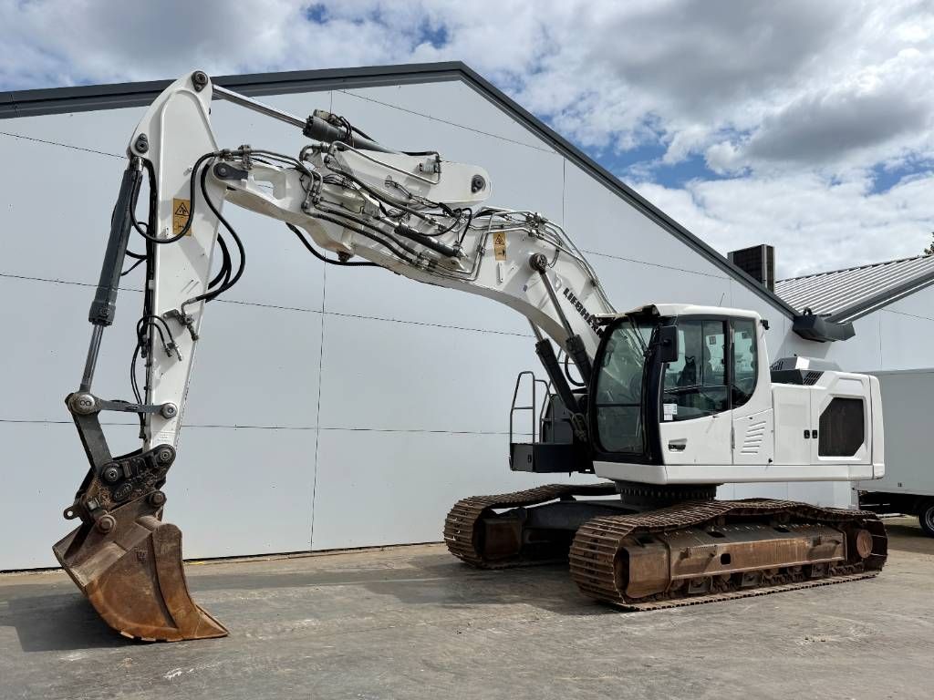 Liebherr R922LC - 2 Buckets Included / Automatic Greasing