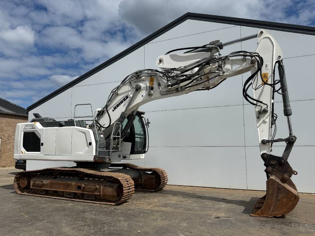 Liebherr R922LC - 2 Buckets Included / Automatic Greasing