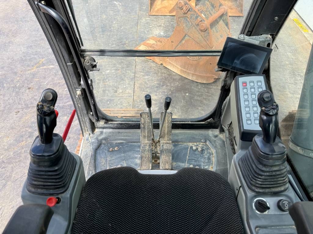 Liebherr R922LC - 2 Buckets Included / Automatic Greasing