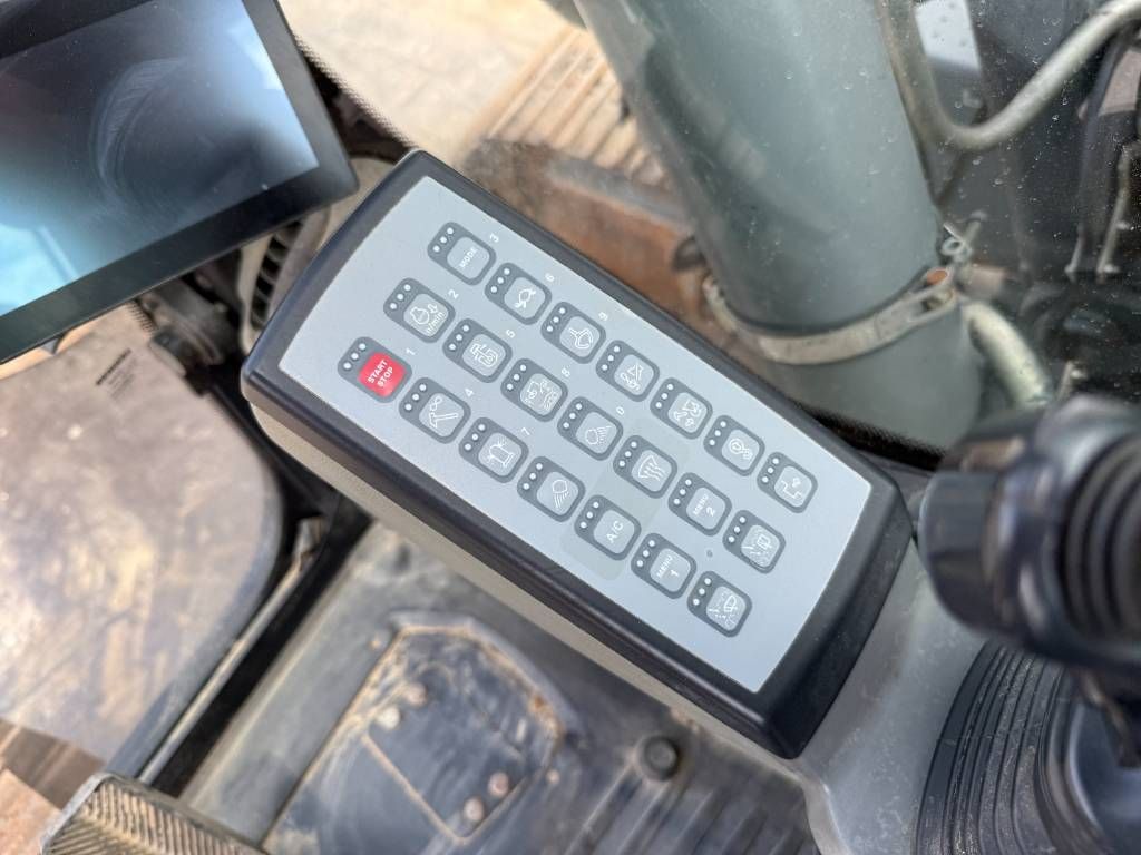 Liebherr R922LC - 2 Buckets Included / Automatic Greasing