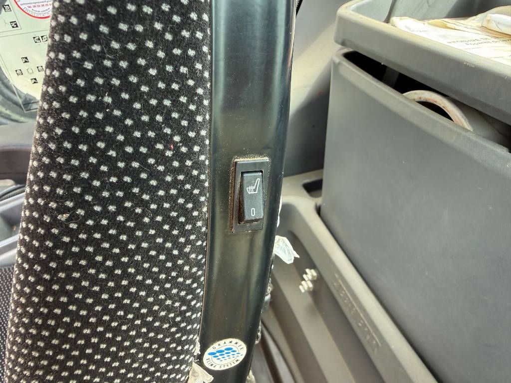 Liebherr R922LC - 2 Buckets Included / Automatic Greasing