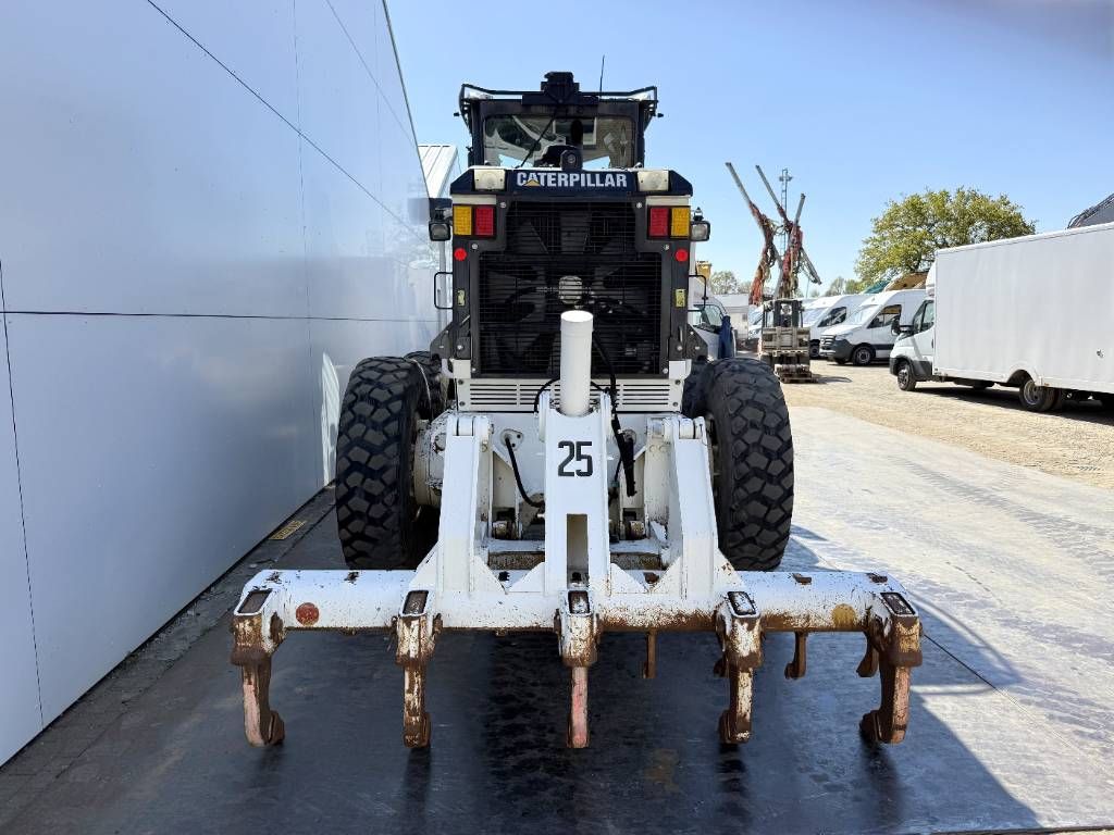 CAT 120M - CE / Front Blade + Ripper / Auto Greasing