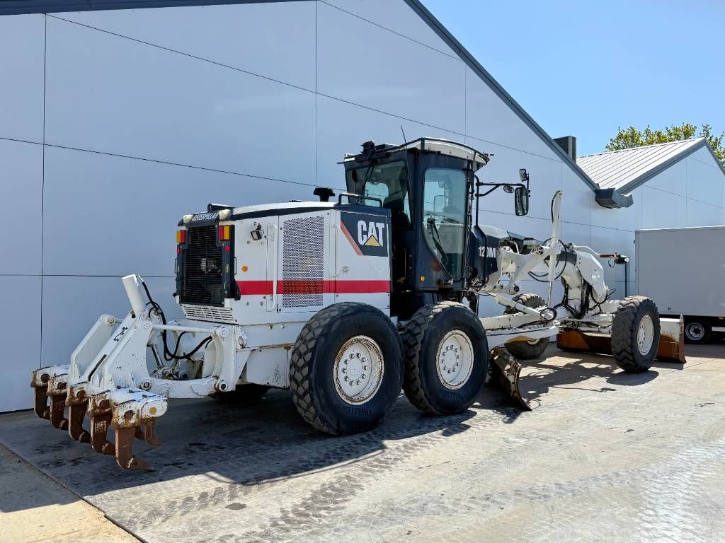 CAT 120M - CE / Front Blade + Ripper / Auto Greasing