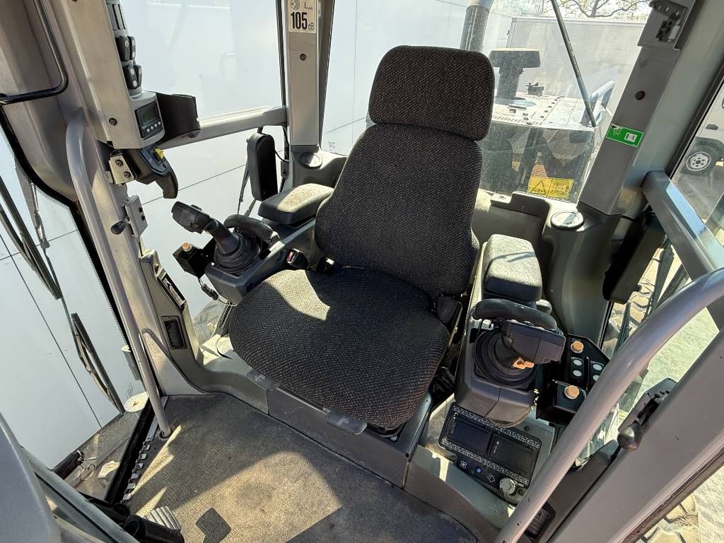 CAT 120M - CE / Front Blade + Ripper / Auto Greasing