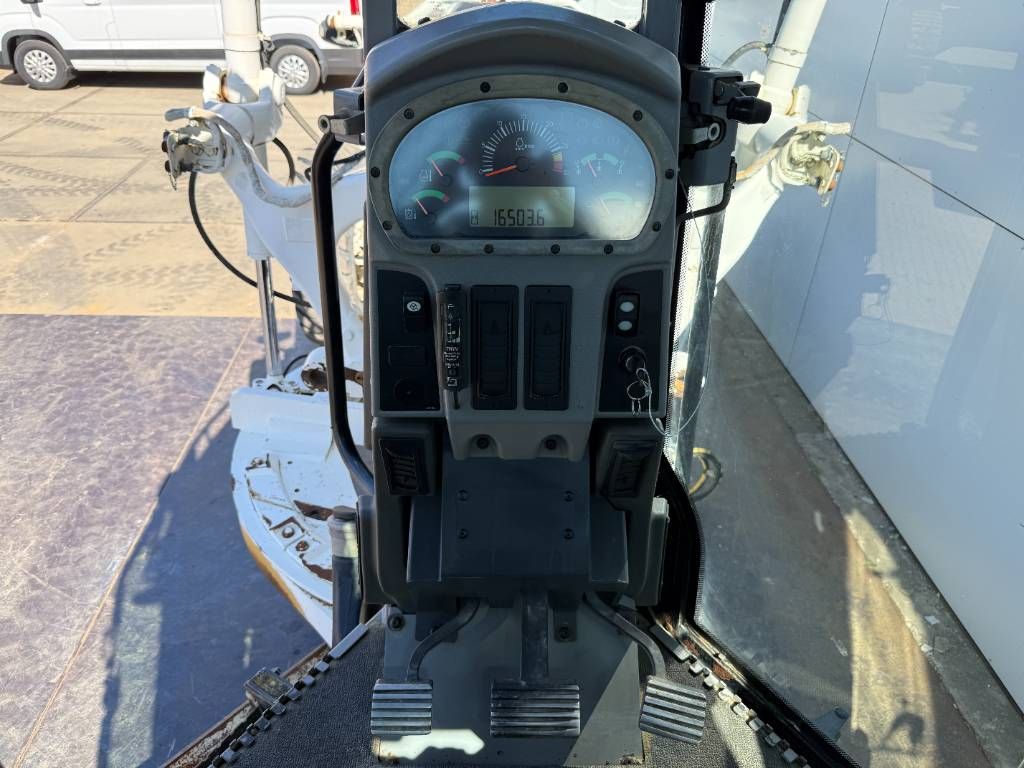 CAT 120M - CE / Front Blade + Ripper / Auto Greasing