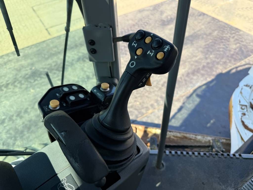 CAT 120M - CE / Front Blade + Ripper / Auto Greasing