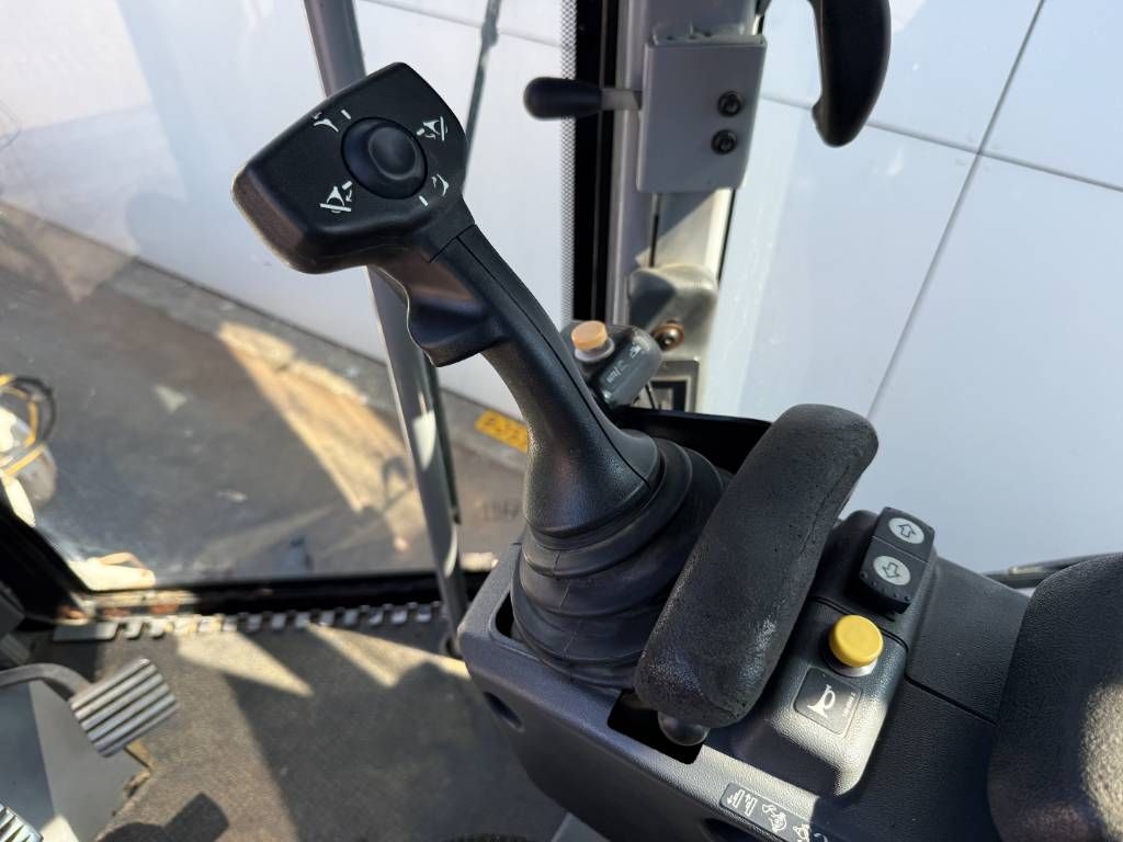 CAT 120M - CE / Front Blade + Ripper / Auto Greasing