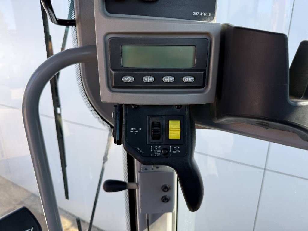 CAT 120M - CE / Front Blade + Ripper / Auto Greasing