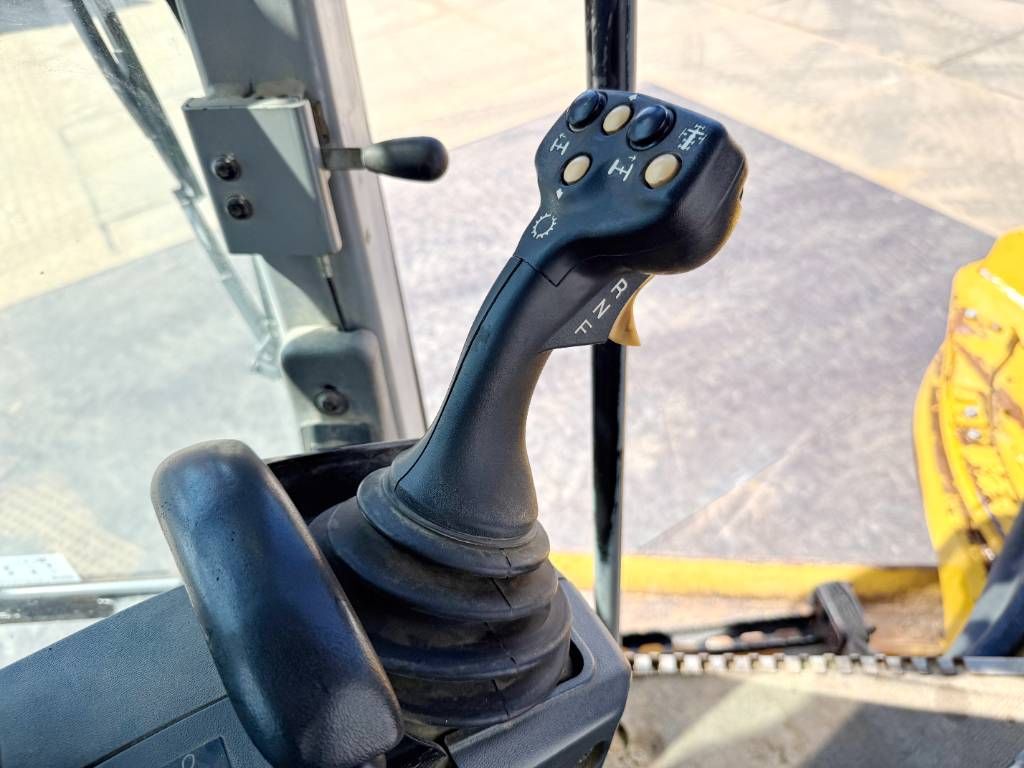 CAT 140M VHP Plus - Joysticks Controls / Top Condition