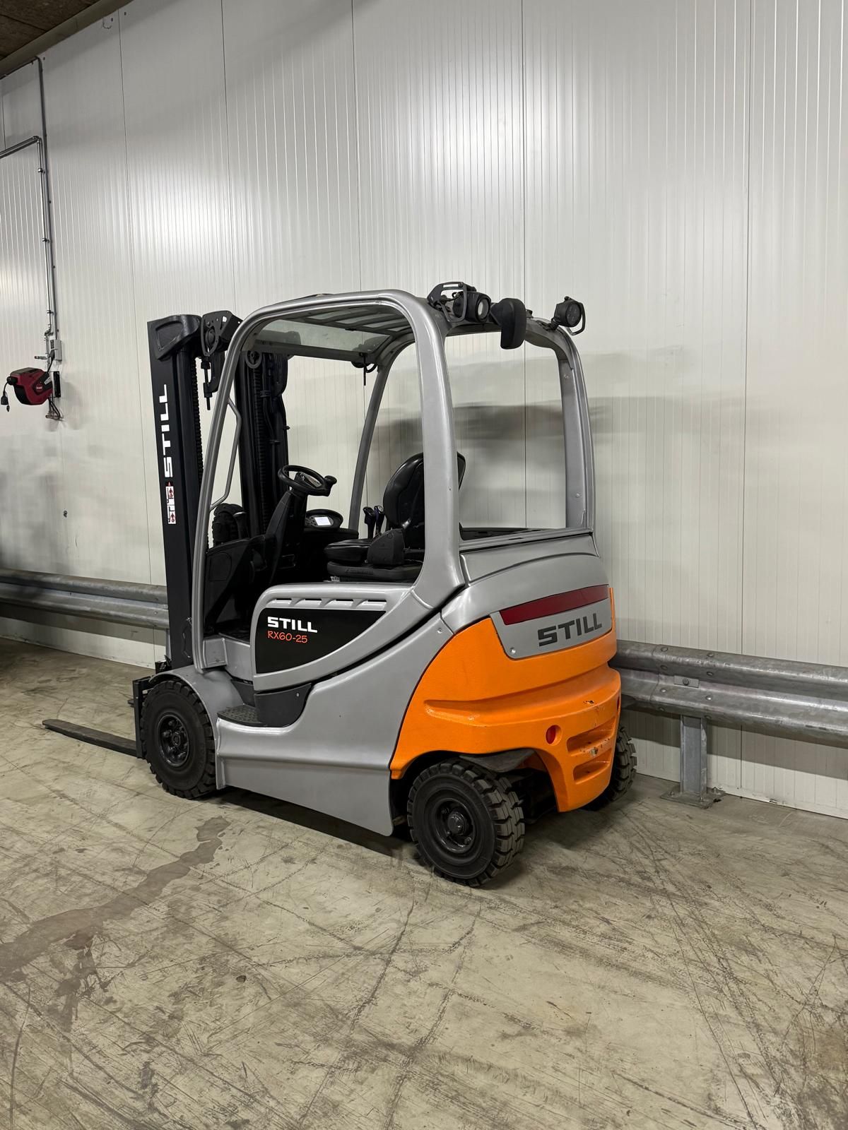 Heftruck Still RX 60-25 2016 8921 uur triplo 4890 met Side shift