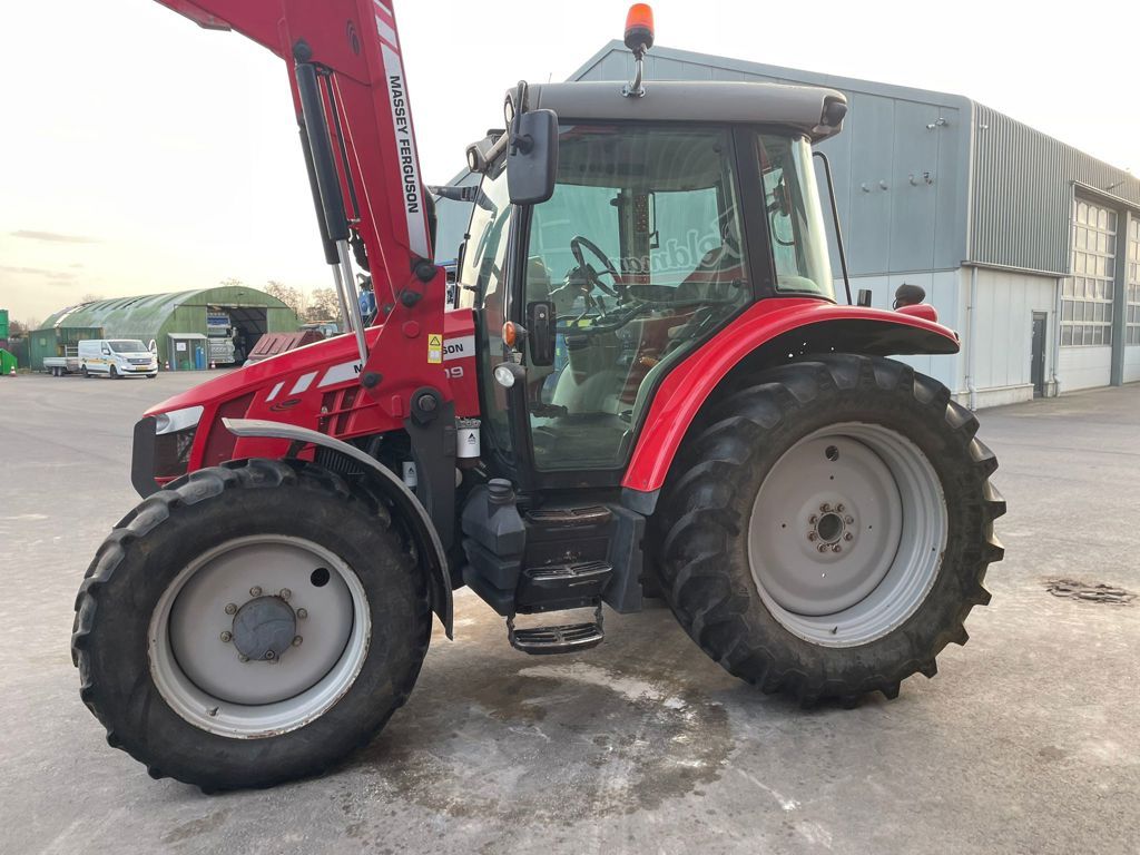 Massey Ferguson 5609 DYNA-4