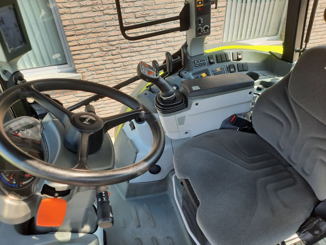 Claas Arion 440 Cis