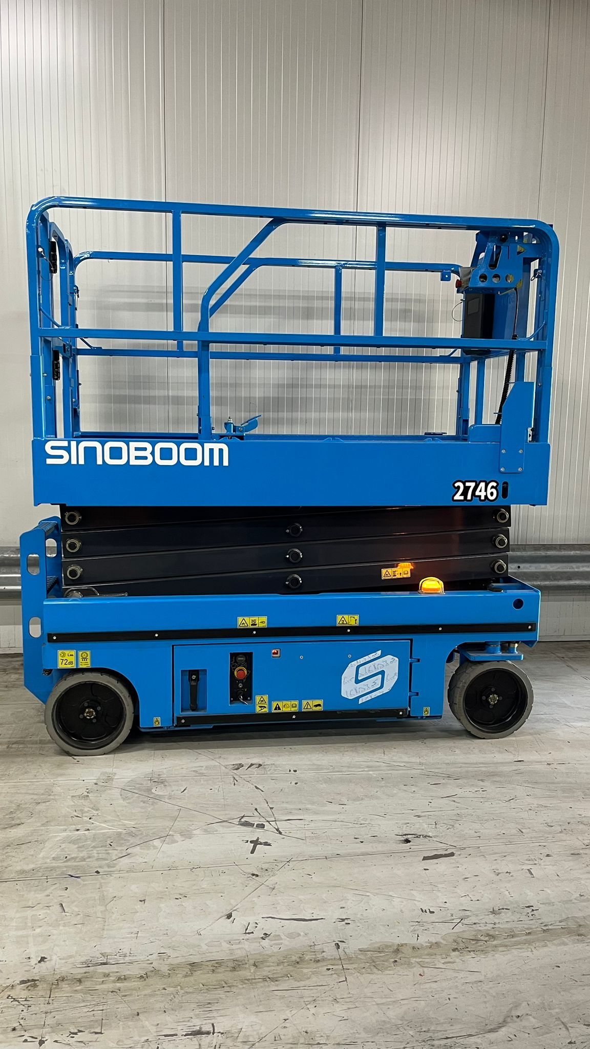 Schaarhoogwerker sinoboom Type 2746e.