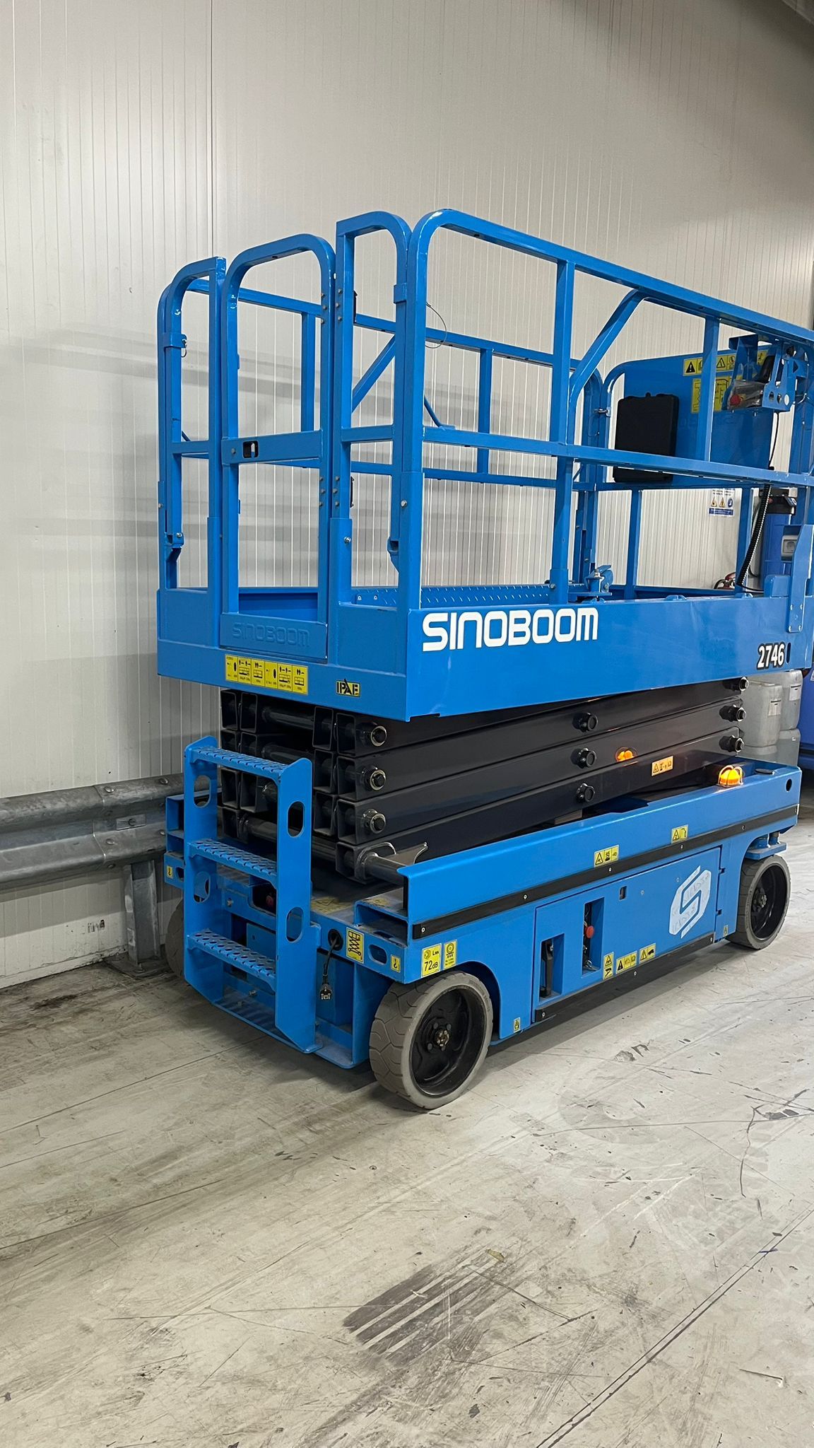 Schaarhoogwerker sinoboom Type 2746e.