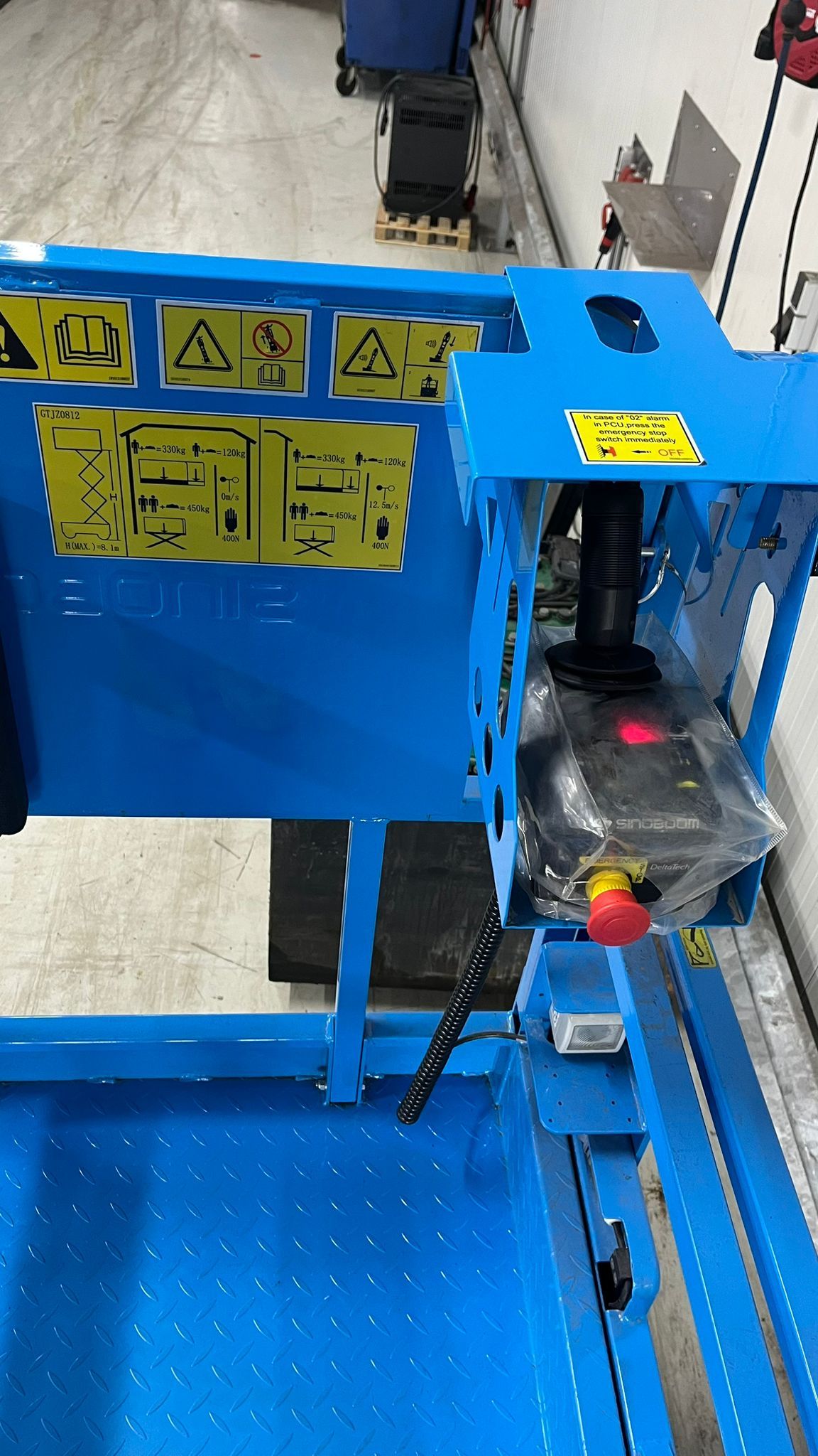 Schaarhoogwerker sinoboom Type 2746e.