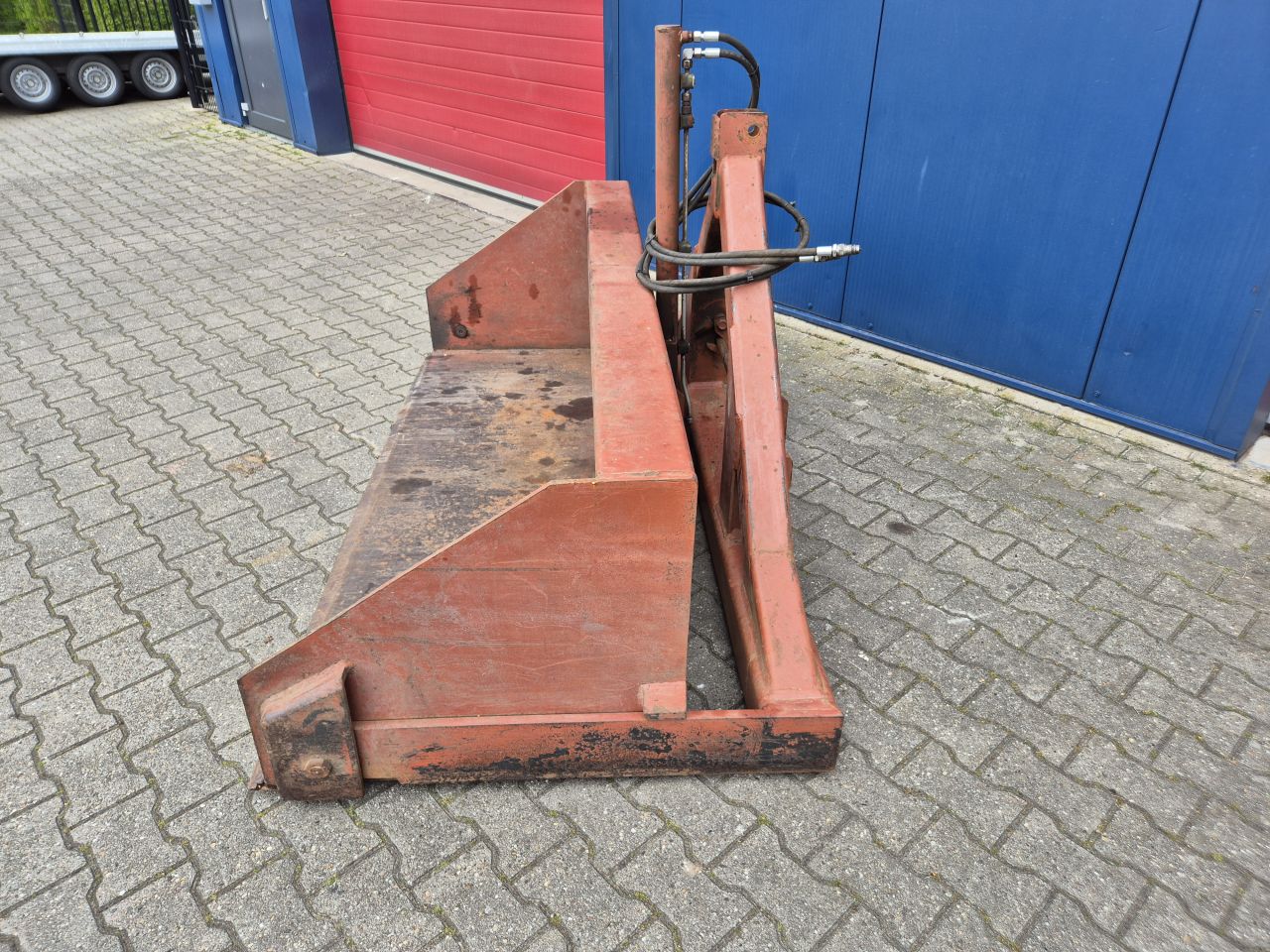 TRACTOR GRONDBAK / KIEPBAK HYDRAULISCH 215 CM
