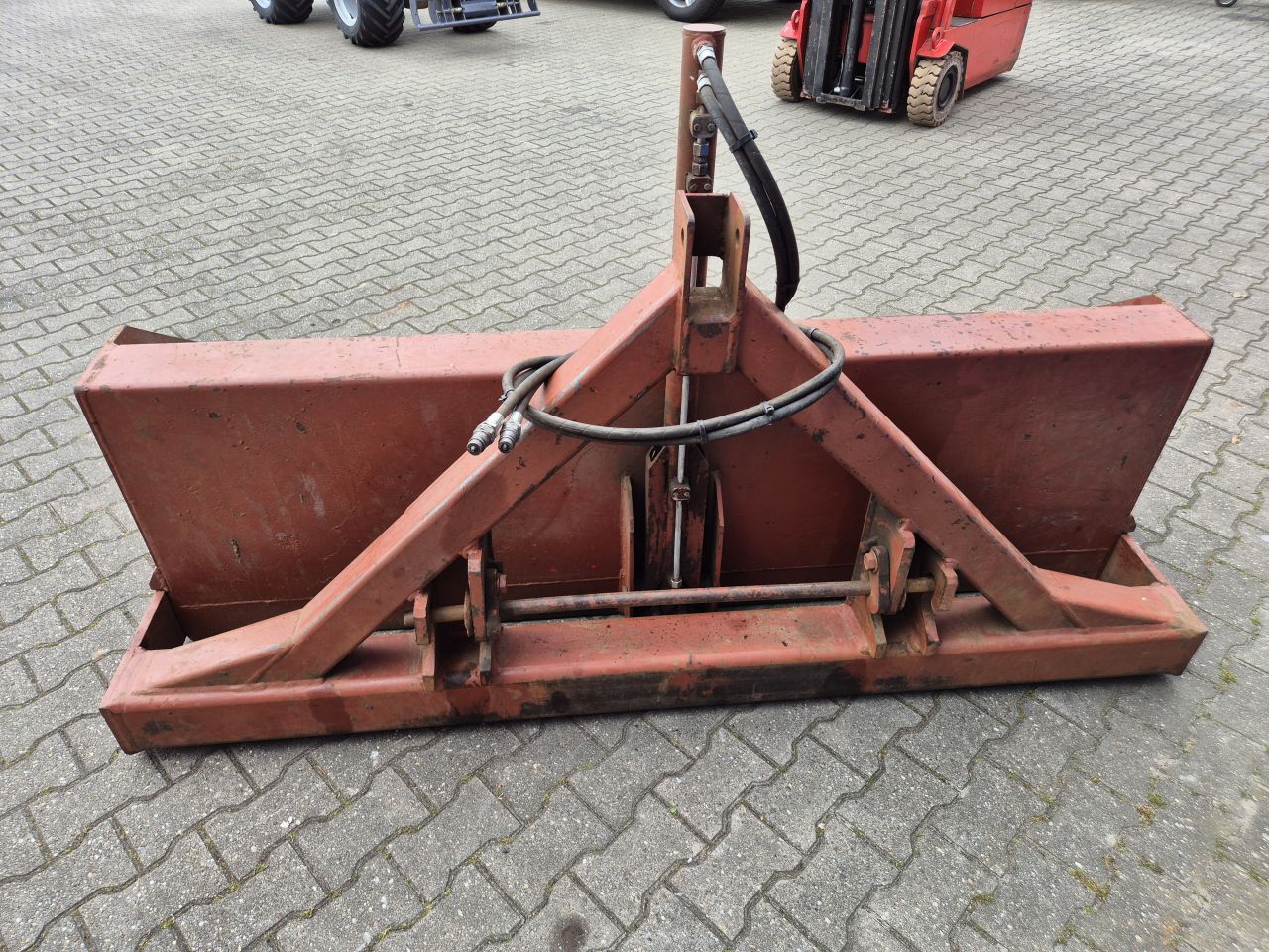 TRACTOR GRONDBAK / KIEPBAK HYDRAULISCH 215 CM