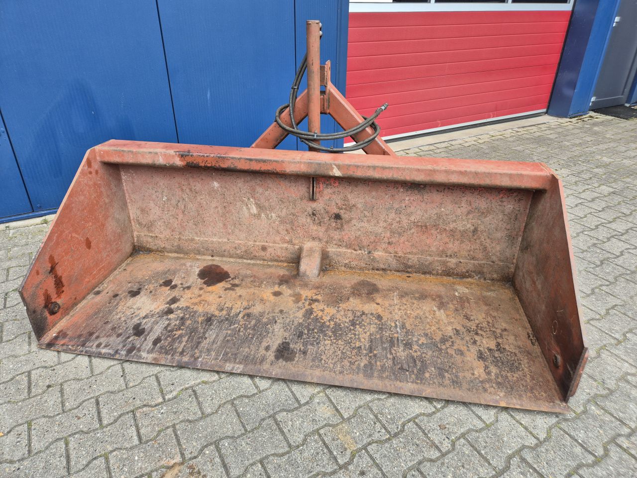 TRACTOR GRONDBAK / KIEPBAK HYDRAULISCH 215 CM