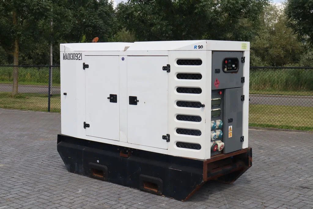 SDMO R90C3 | 90 KVA | 400 V
