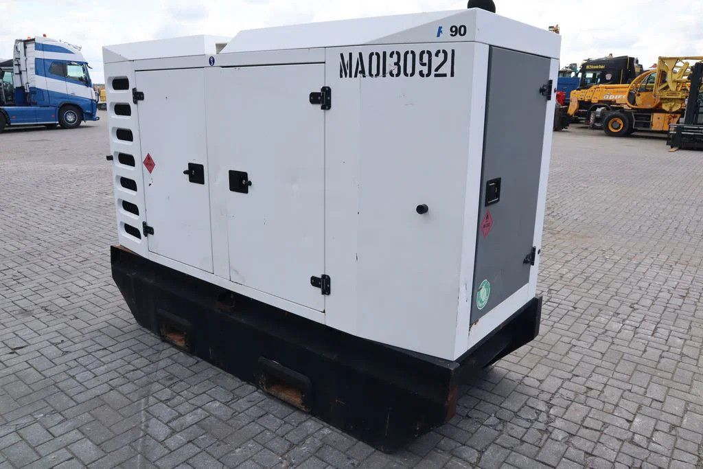 SDMO R90C3 | 90 KVA | 400 V