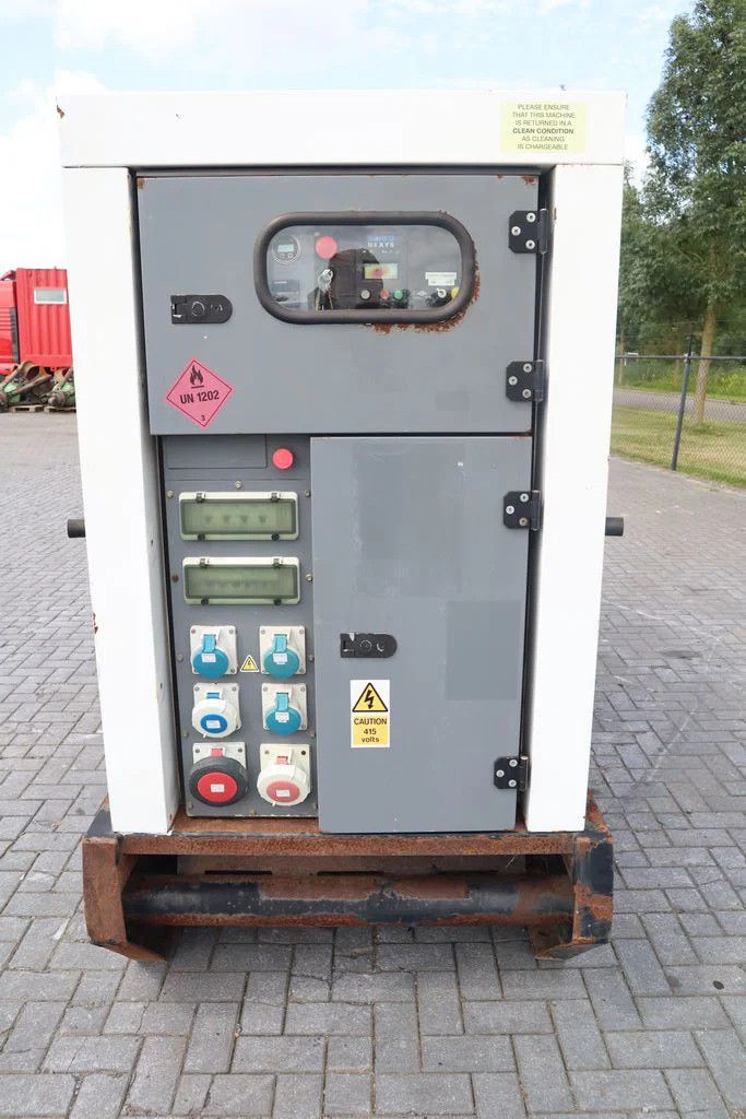 SDMO R90C3 | 90 KVA | 400 V