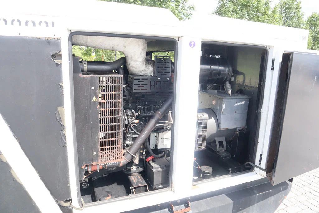 SDMO R90C3 | 90 KVA | 400 V