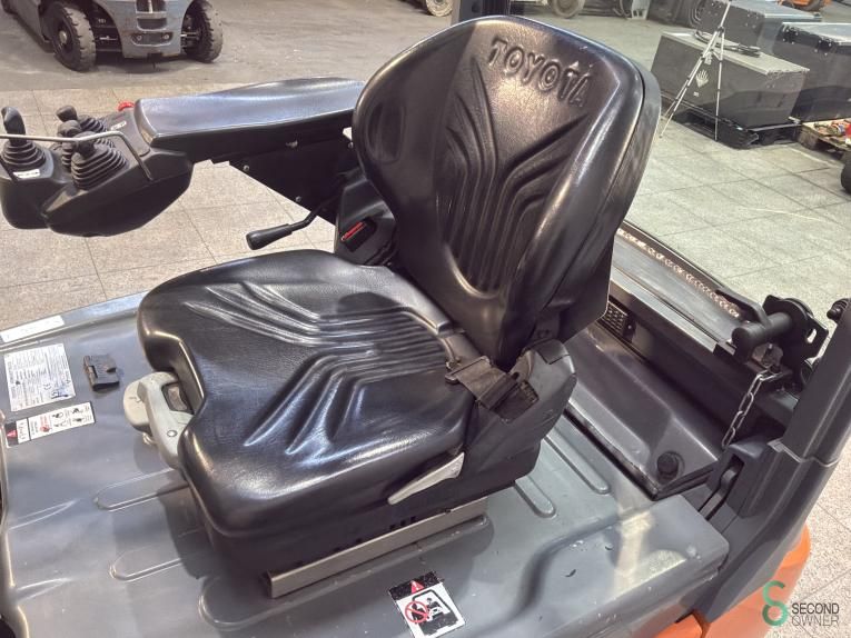 Gabelstapler Elektrisch Toyota 8FBMT18 2014