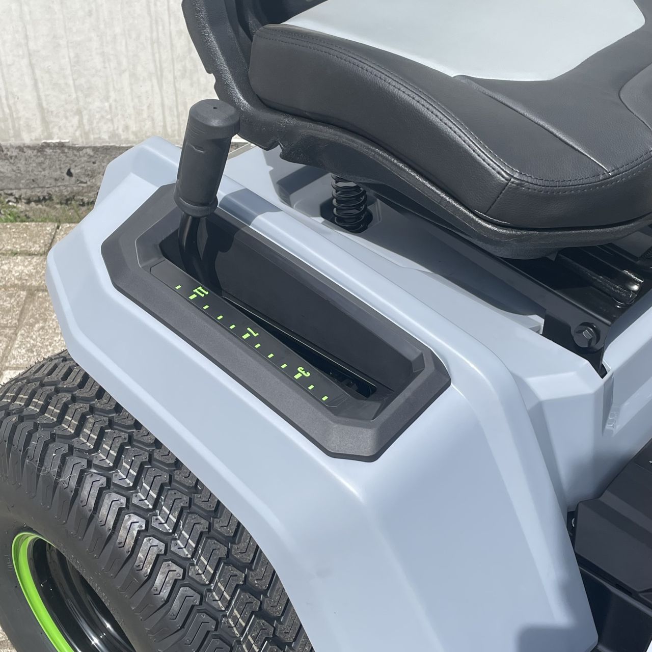 EGO TR4201E zitmaaier gratis accu's tennisbaan