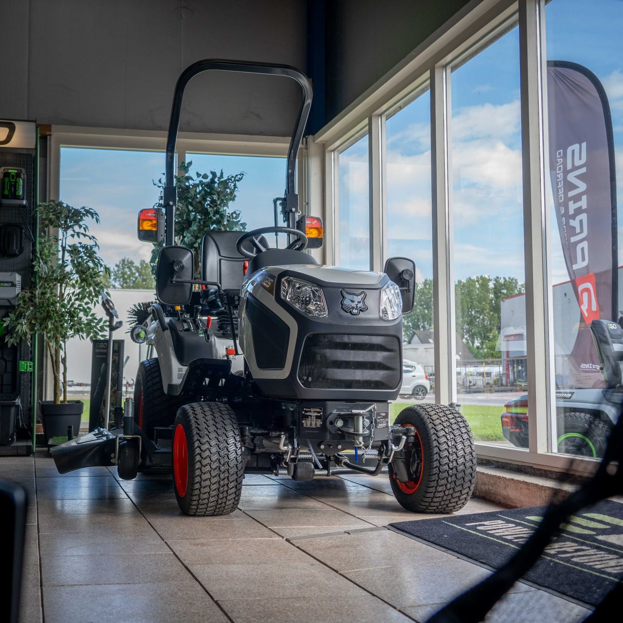 EGO TR4201E zitmaaier gratis accu's tennisbaan