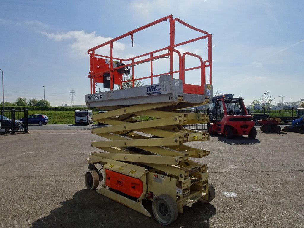 JLG 3246ES