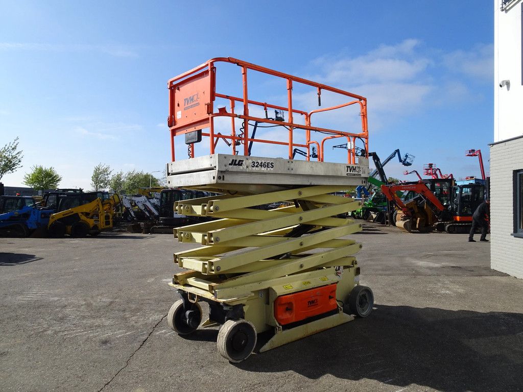 JLG 3246ES