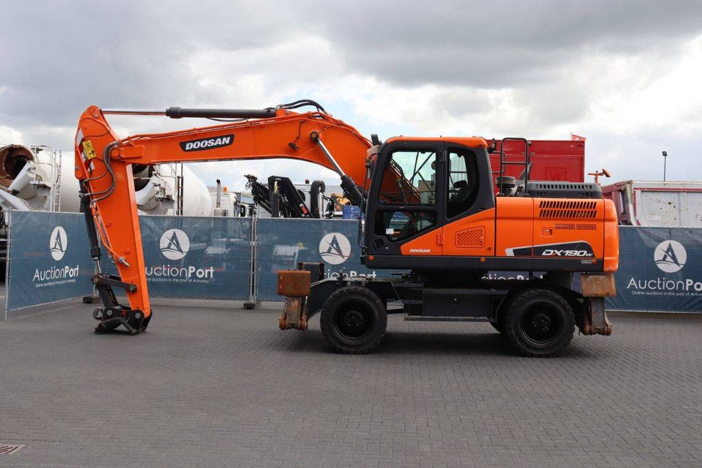 Doosan DX190W-5 Diesel-Mobilbagger 129 kW 2021