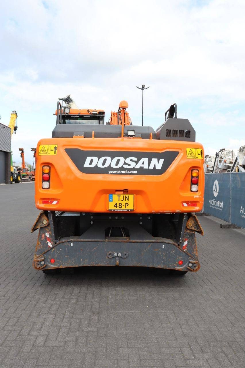 Doosan DX190W-5 Diesel-Mobilbagger 129 kW 2021