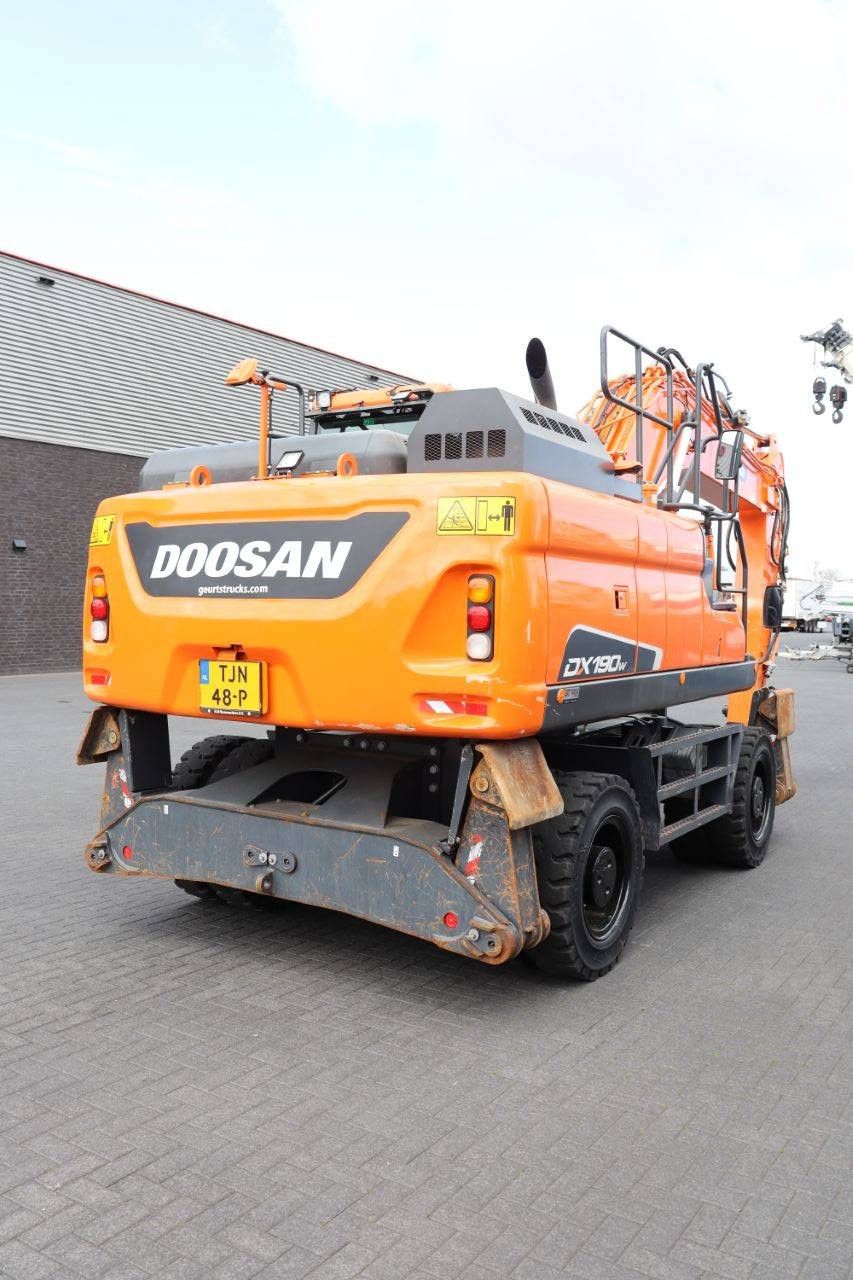 Doosan DX190W-5 Diesel-Mobilbagger 129 kW 2021
