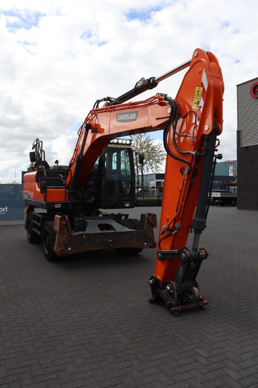 Doosan DX190W-5 Diesel-Mobilbagger 129 kW 2021