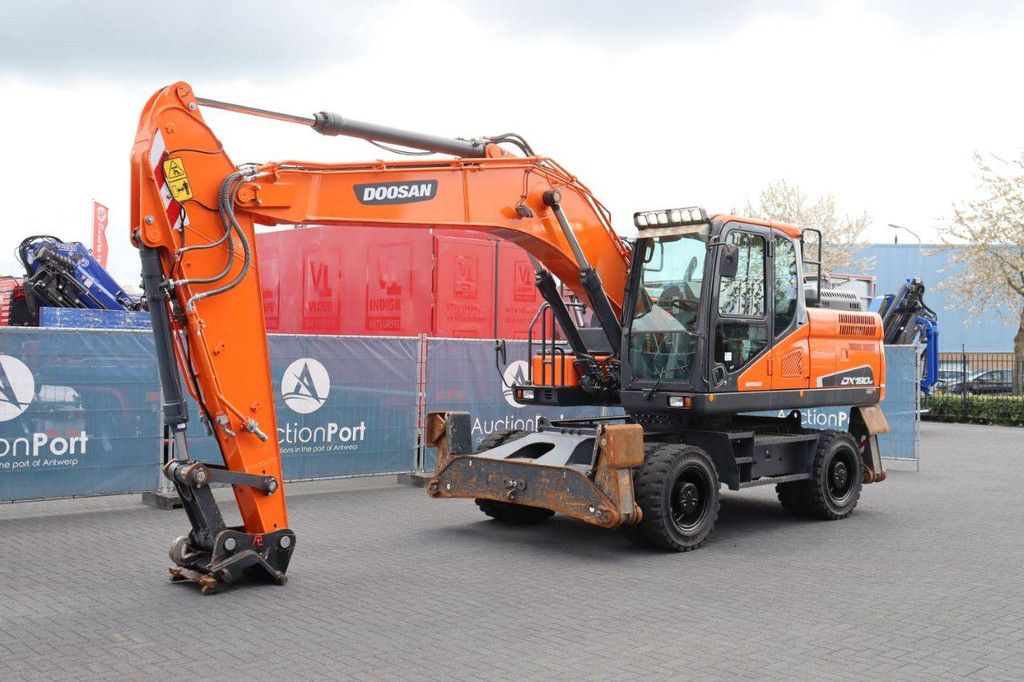 Doosan DX190W-5 Diesel-Mobilbagger 129 kW 2021