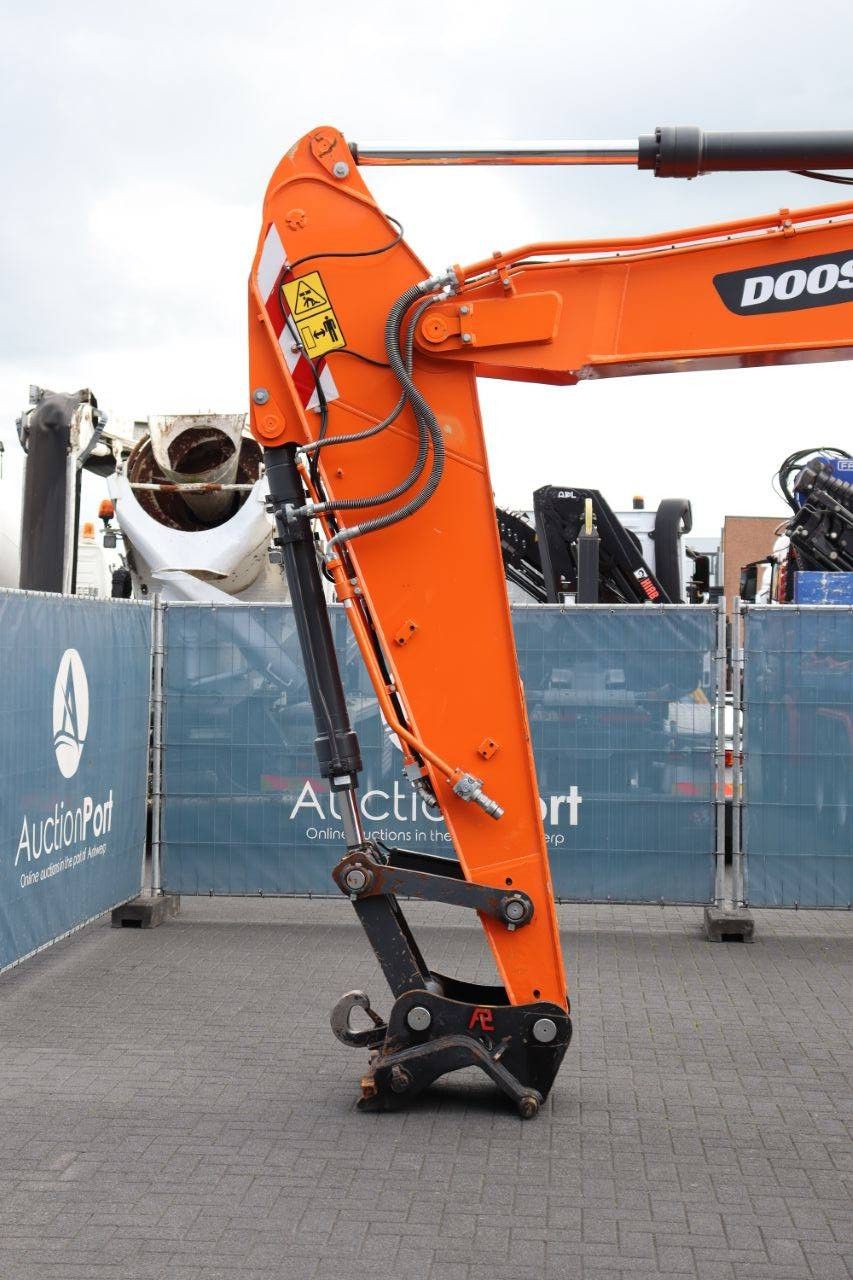 Doosan DX190W-5 Diesel-Mobilbagger 129 kW 2021