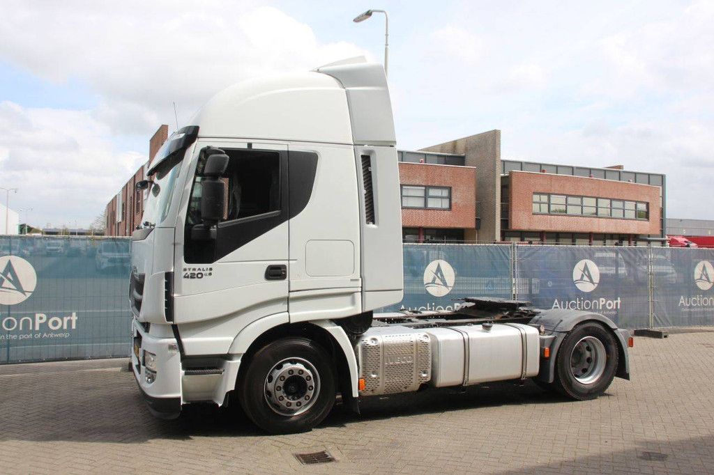 Fahrgestell mit Fahrerhaus Iveco Stralis Diesel 421PK 2019