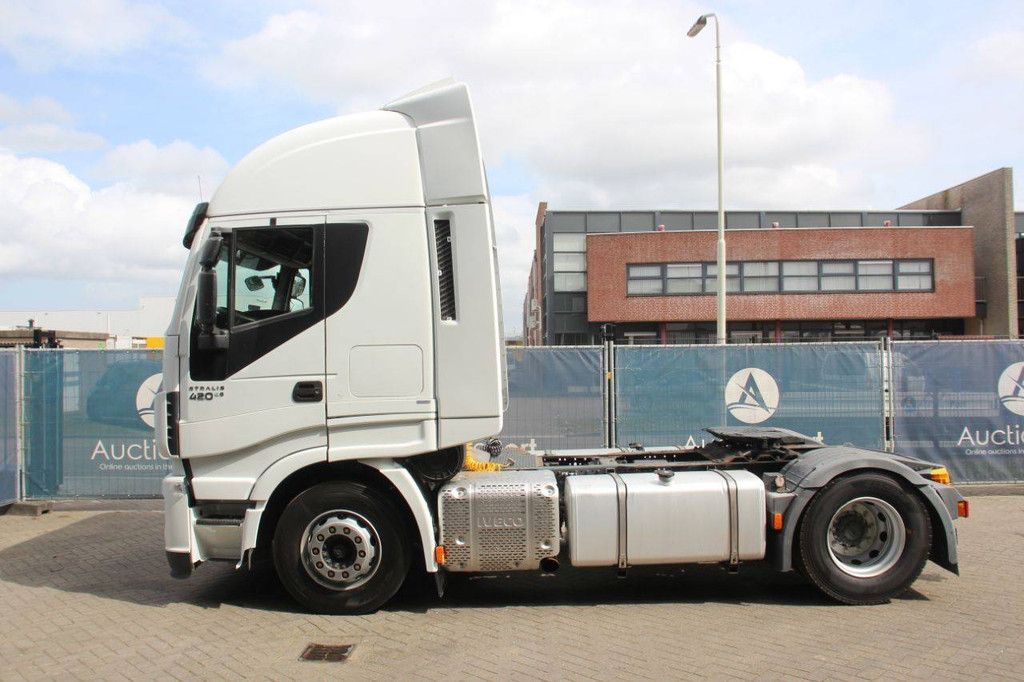 Fahrgestell mit Fahrerhaus Iveco Stralis Diesel 421PK 2019