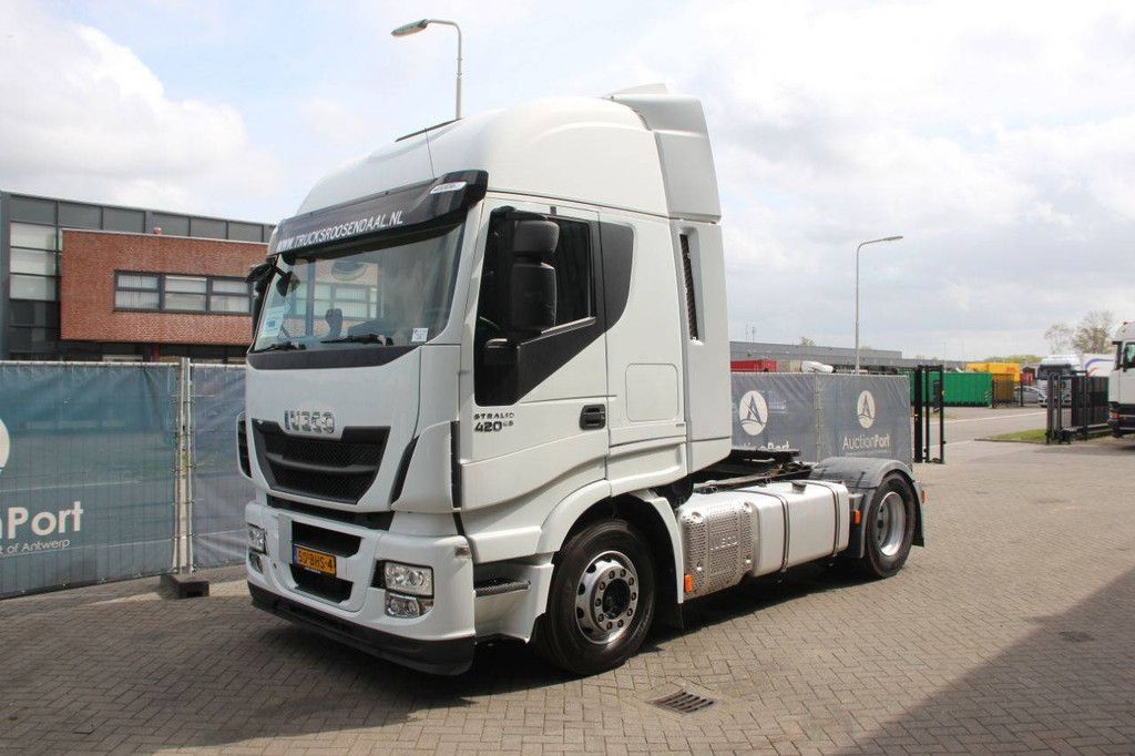 Fahrgestell mit Fahrerhaus Iveco Stralis Diesel 421PK 2019