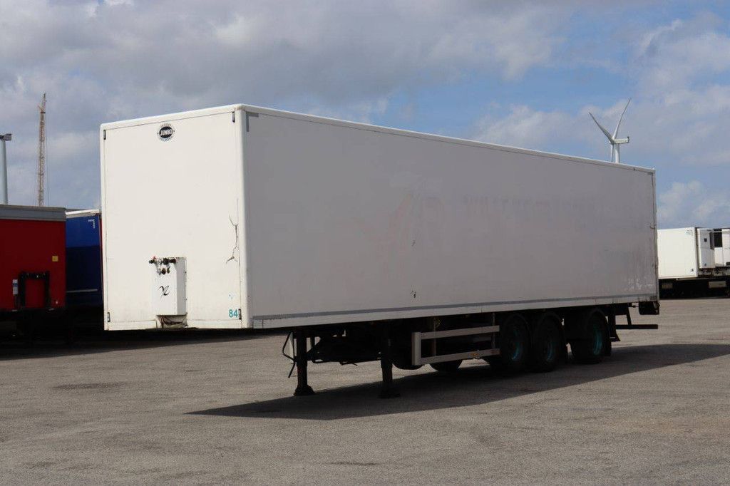 Closed Semi-Trailer Jumbo DO270SE 39500kg 2011