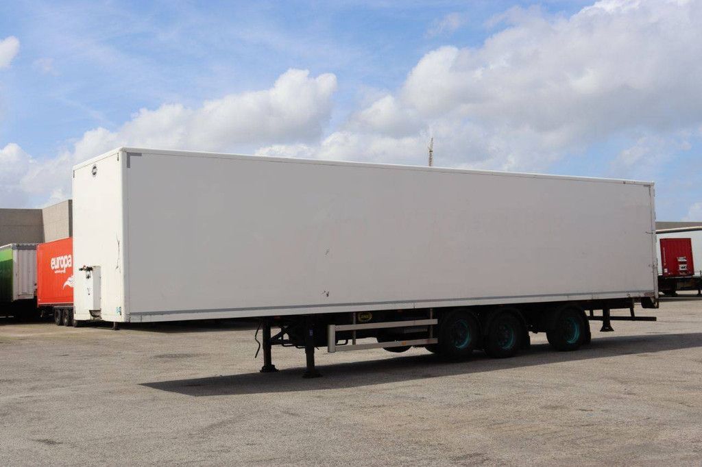 Closed Semi-Trailer Jumbo DO270SE 39500kg 2011