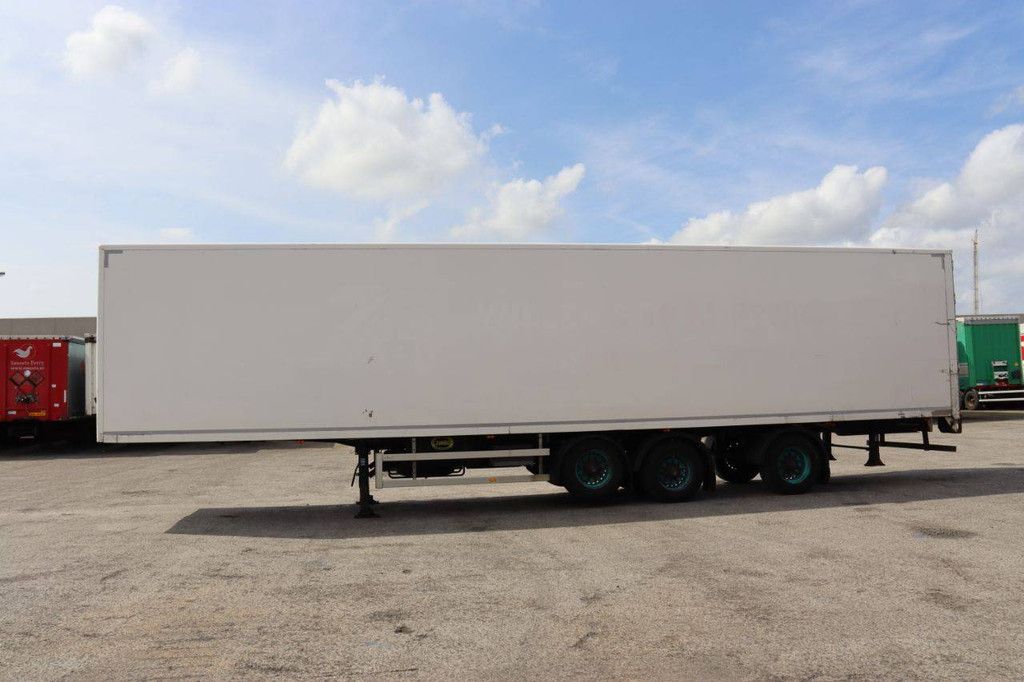Closed Semi-Trailer Jumbo DO270SE 39500kg 2011