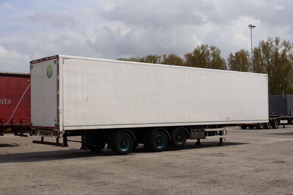 Closed Semi-Trailer Jumbo DO270SE 39500kg 2011
