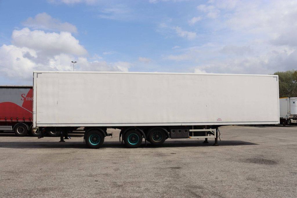 Closed Semi-Trailer Jumbo DO270SE 39500kg 2011