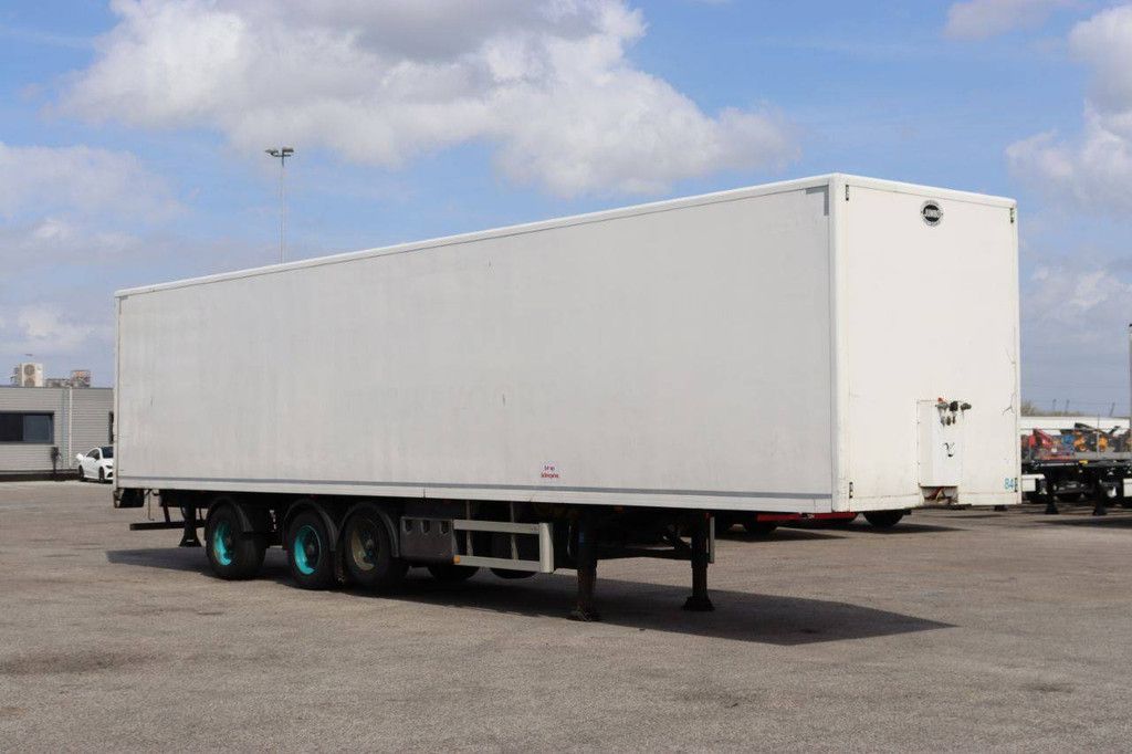 Closed Semi-Trailer Jumbo DO270SE 39500kg 2011