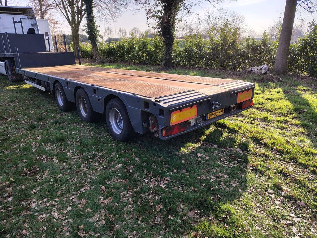 Semi-low loader Doll S3H/D330 42000kg 2002