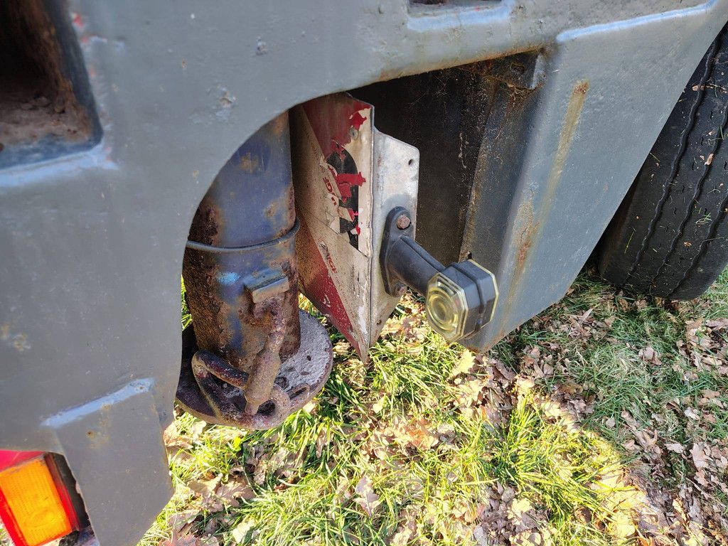 Semi-low loader Doll S3H/D330 42000kg 2002